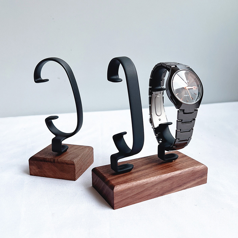 木製C型時計ホルダー ジュエリーオーガナイザー ディスプレイ - Jewelry And Watches Inc のレビューと価格